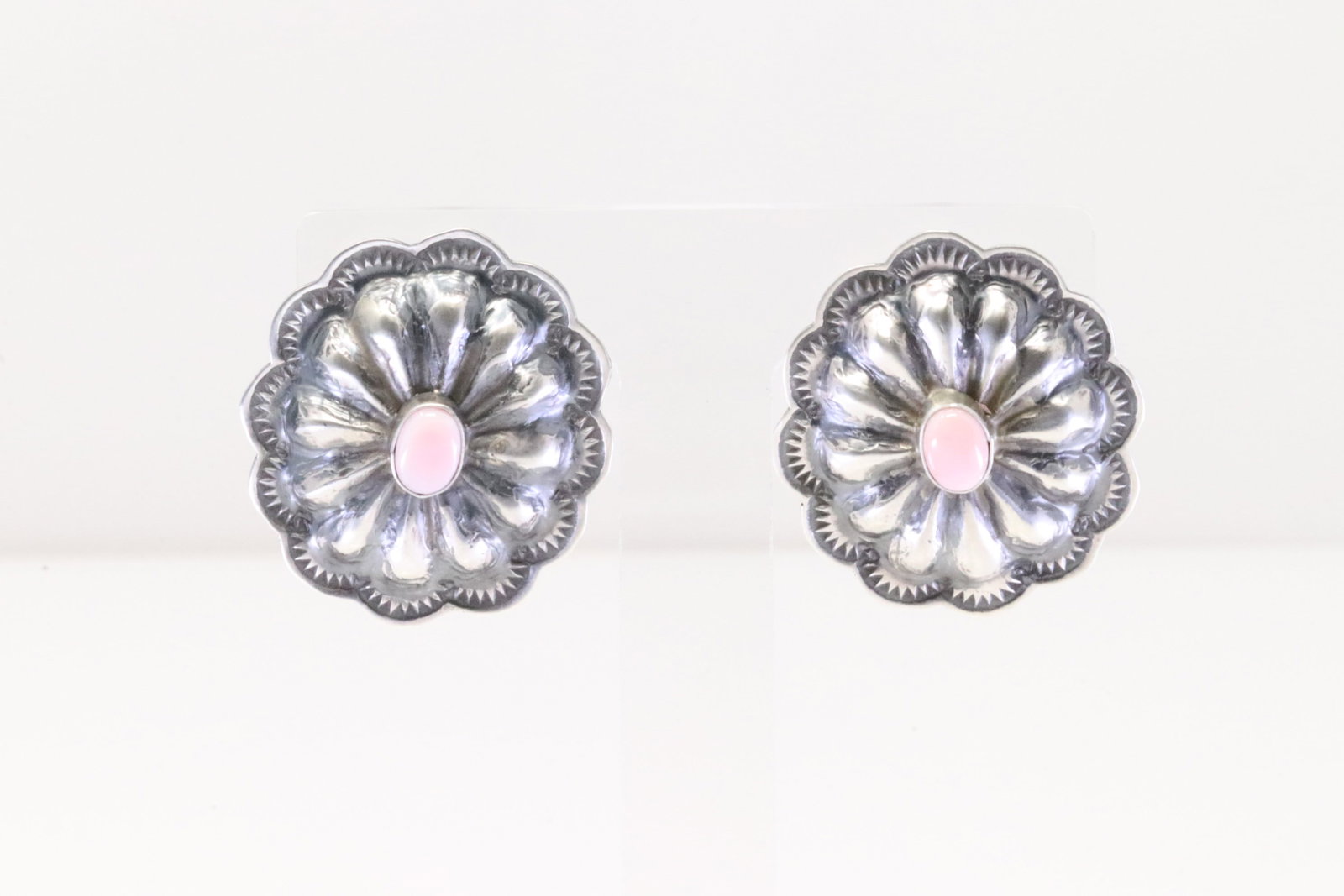 Native America Navajo Sterling Silver Pink Conch Shell Post Earring's By Rita Lee.: This is a Native America Navajo Sterling Silver Pink Conch Shell Post Earring's By Rita Lee.