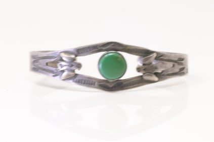 Native America Navajo Sterling Silver Old Pawn Turquoise Bracelet Cuff.