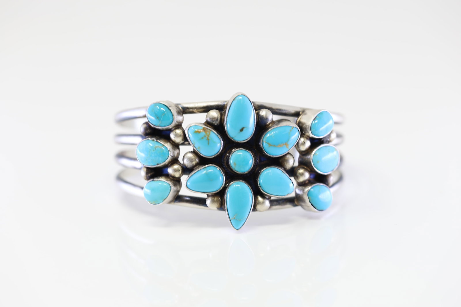 Native America Navajo Sterling Silver Kingman Turquoise Bracelet Cuff By Kathleen Chavez.: This is a Native America Navajo Sterling Silver Kingman Turquoise Bracelet Cuff By Kathleen Chavez.