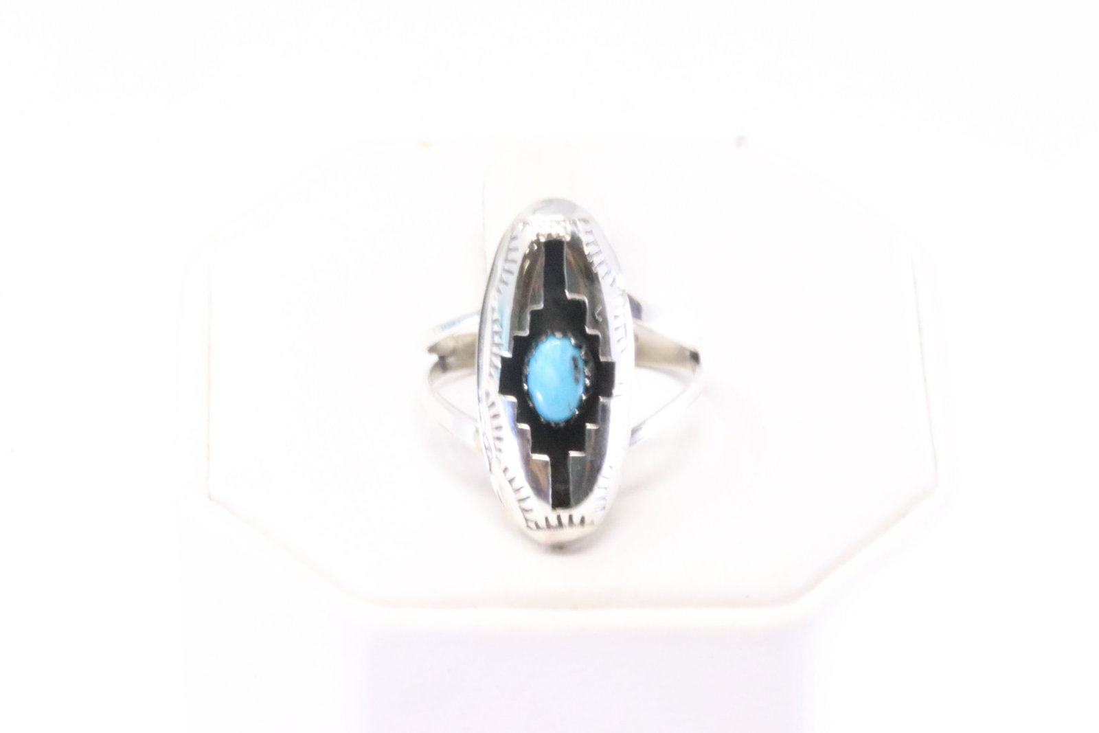Native America Navajo Sterling Silver Turquoise Ring By Felix Perry.: This is a Native America Navajo Sterling Silver Turquoise Ring By Felix Perry. Ring size: 8.00.