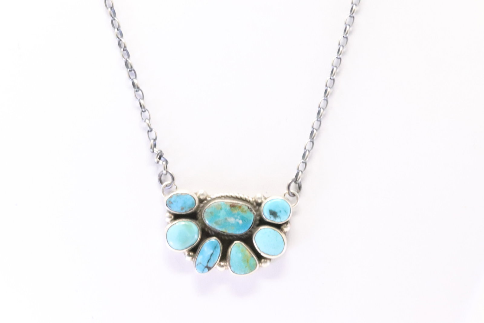 Native America Navajo Sterling Silver Kingman Turquoise Necklace By Geraldine James.: This is a Native America Navajo Sterling Silver Kingman Turquoise Necklace By Geraldine James. Necklace length: 16.00"