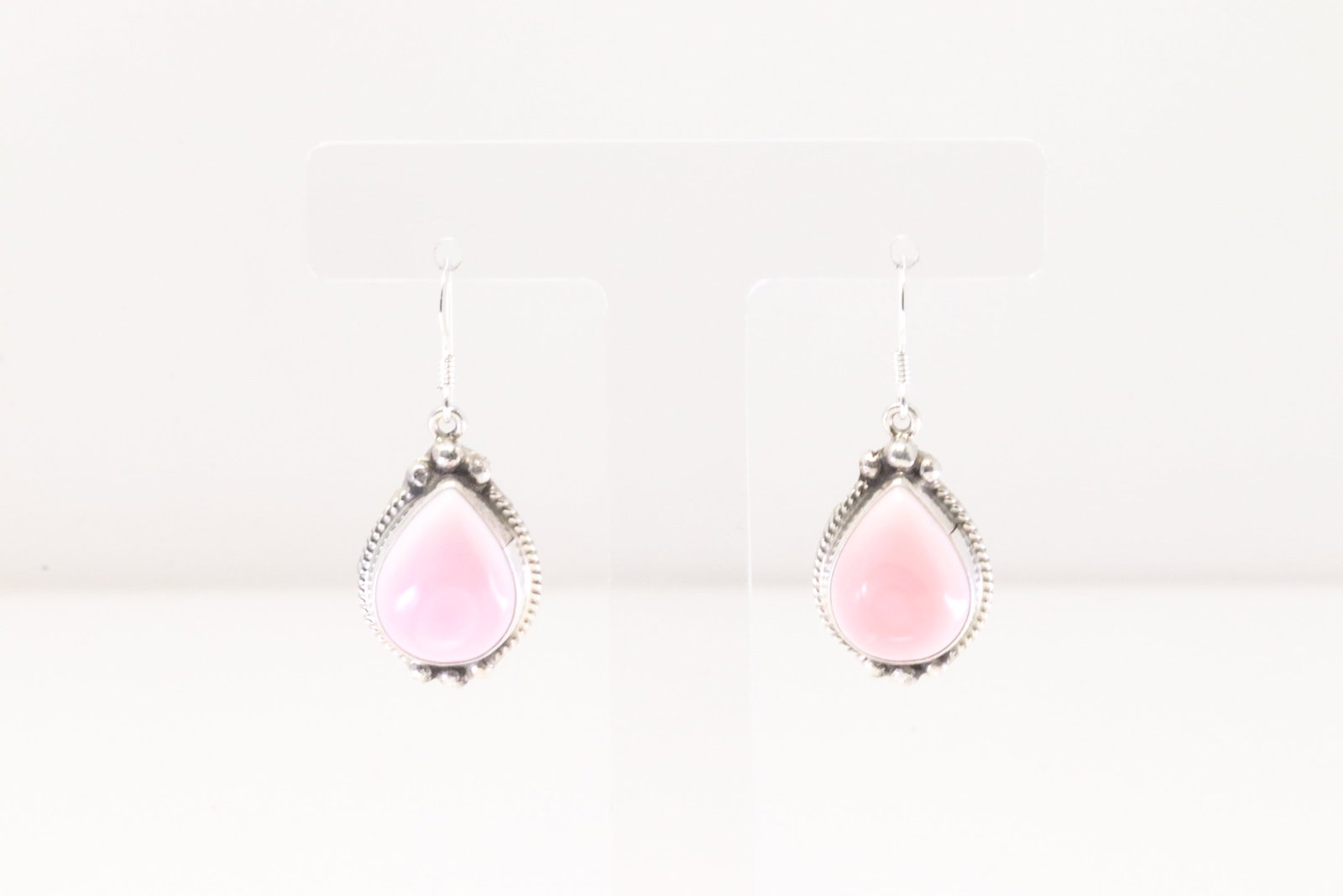 Native America Navajo Sterling Silver Pink Conch Shell Dangling Earring's By Byron Begay.: This is a Native America Navajo Sterling Silver Pink Conch Shell Dangling Earring's By Byron Begay.