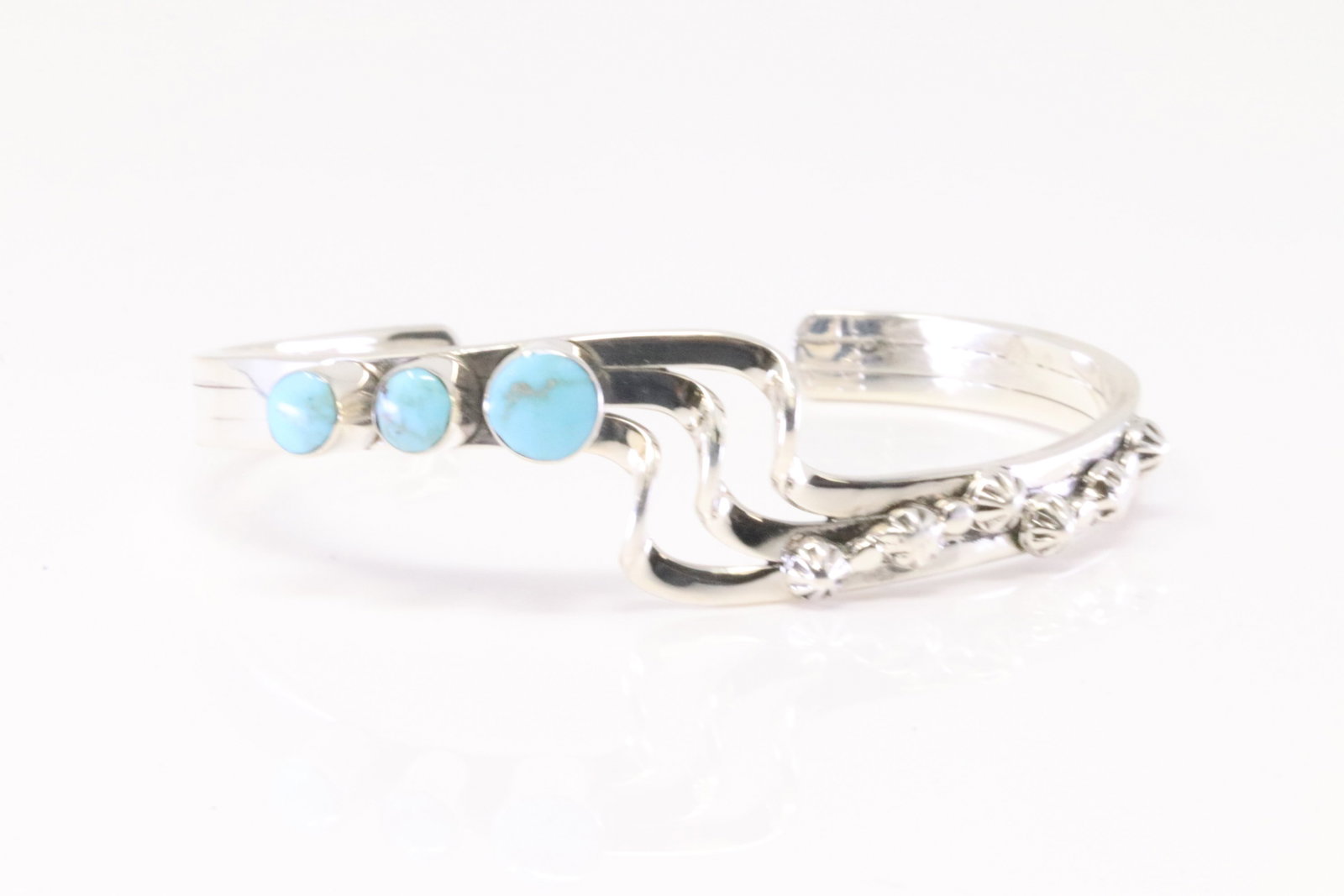 Native America Navajo Sterling Silver Turquoise Bracelet Cuff By Daniel Dakai.: This is a Native America Navajo Sterling Silver Turquoise Bracelet Cuff By Daniel Dakai.