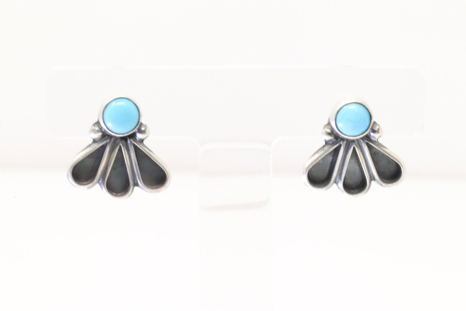 Native America Navajo Sterling Silver Kingman Turquoise Post Earring's By Geraldine James.: This is a Native America Navajo Sterling Silver Kingman Turquoise Post Earring's By Geraldine James.