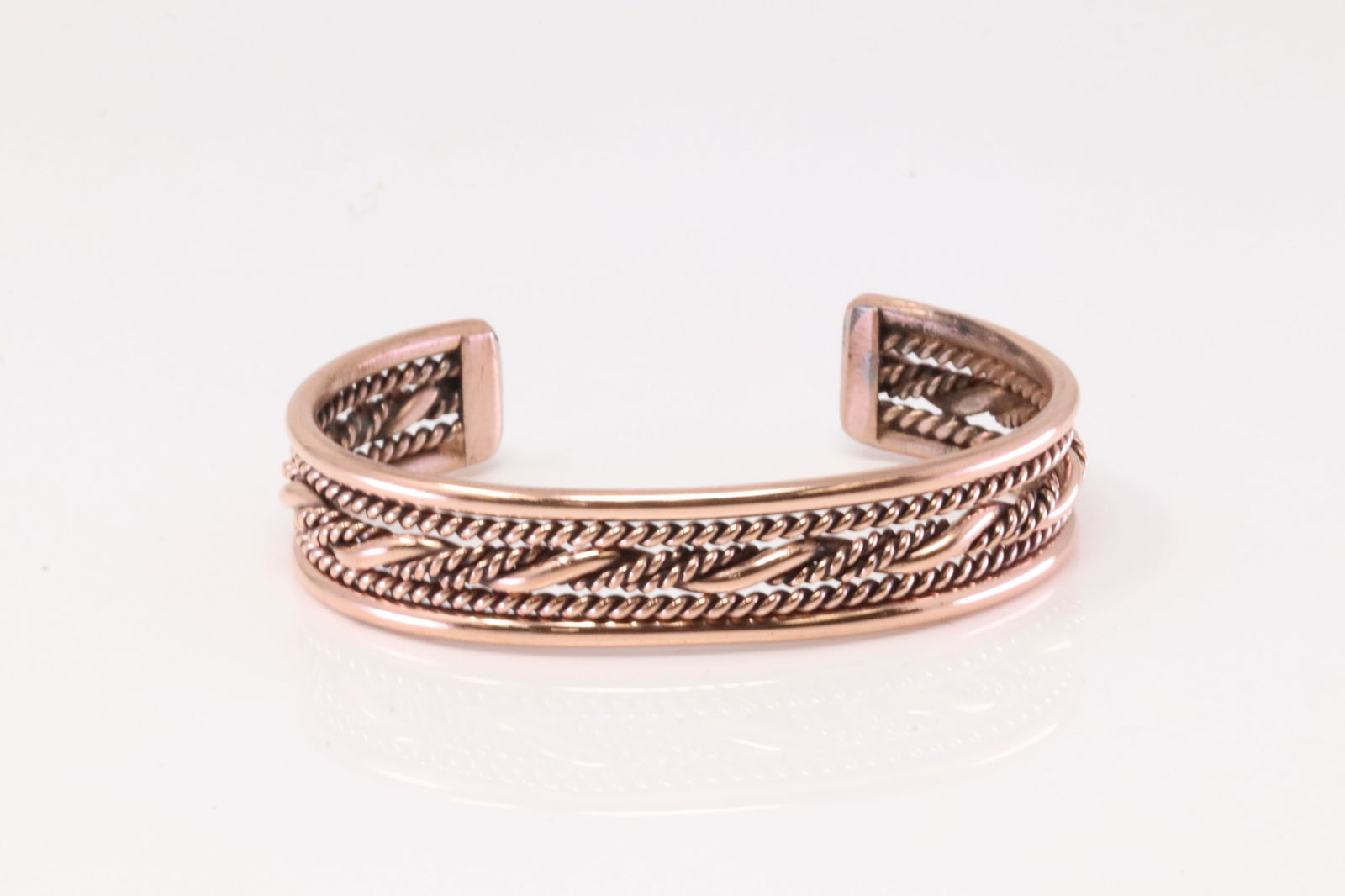 Native America Navajo Copper Bracelet Cuff By Elaine Tahe.: This is a Native America Navajo Copper Bracelet Cuff By Elaine Tahe.