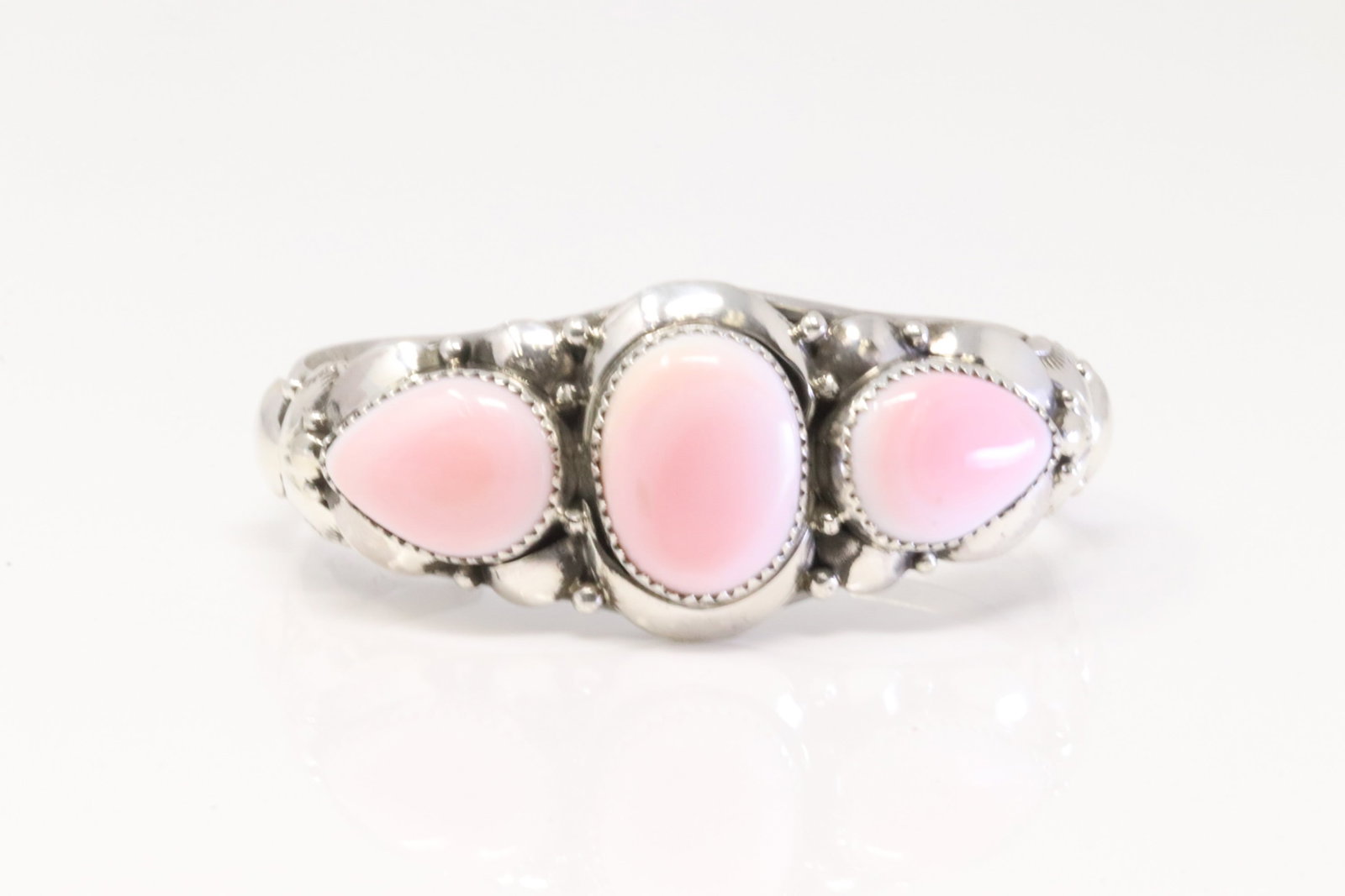 Native America Navajo Sterling Silver Pink Conch Cuff Bracelet By Clem Nalwood. (1 of 4)
