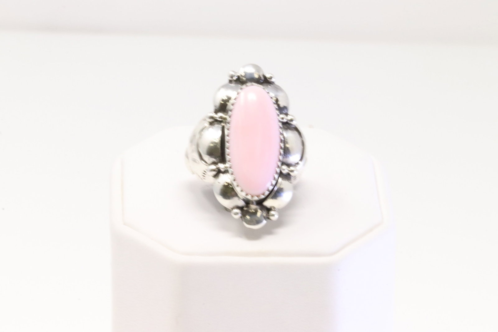 Native America Navajo Sterling Silver Pink Conch Ring By Clem Nalwood. (1 of 4)