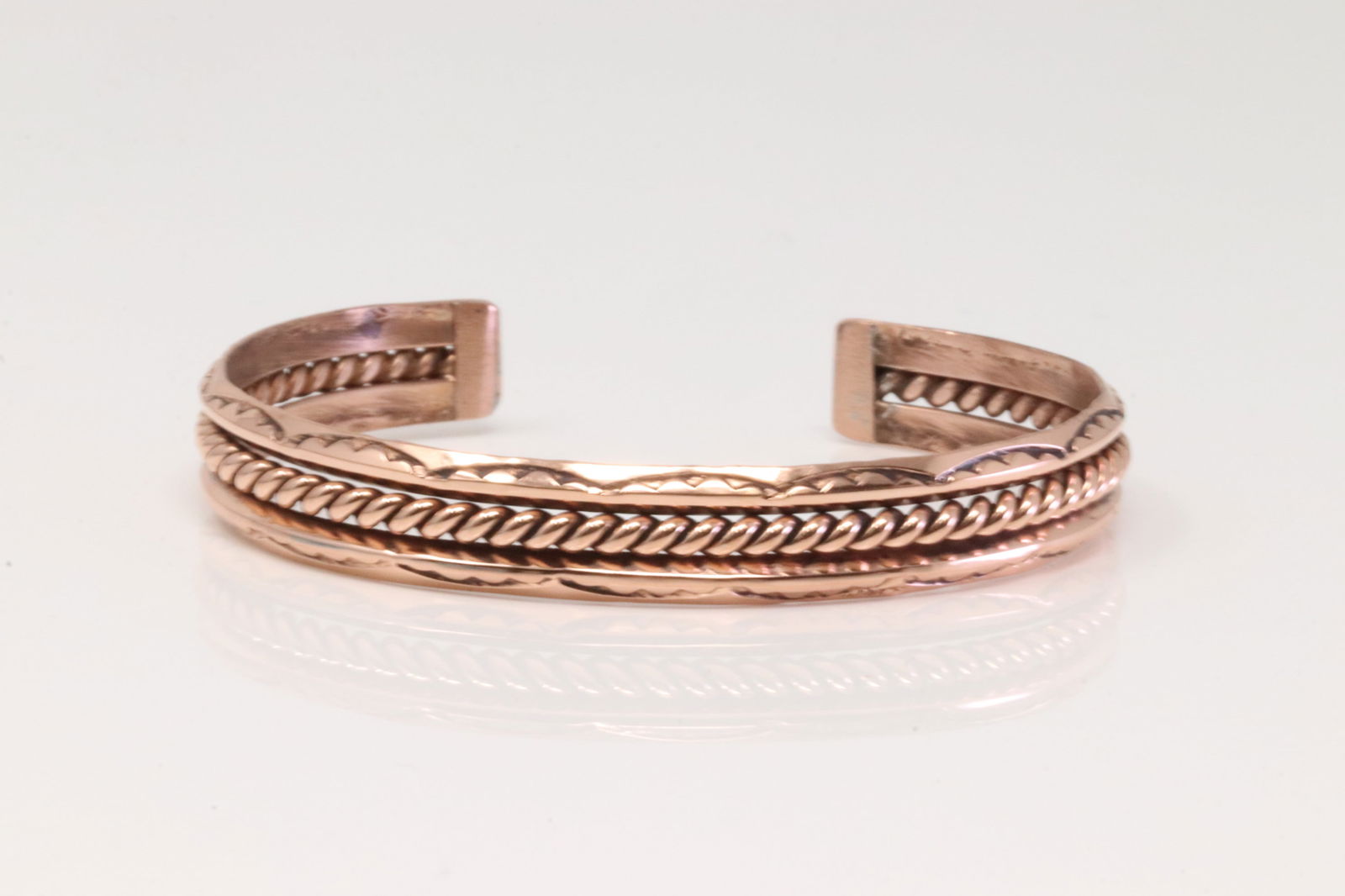 Native America Navajo Copper Bracelet Cuff By Elaine Tahe.: This is a Native America Navajo Copper Bracelet Cuff By Elaine Tahe.