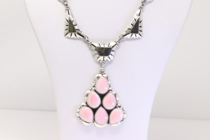 Native America Navajo Sterling Silver Pink Conch Shell Necklace By Clem Nalwood.