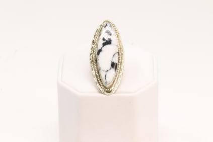 Native America Navajo Sterling Silver Synthetic White Buffalo Ring.