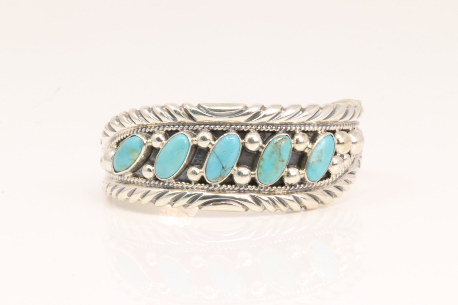 Native America Navajo Sterling Silver Turquoise Bracelet Cuff By Tommy Moore.: This is a Native America Navajo Sterling Silver Turquoise Bracelet Cuff By Tommy Moore. Total weight: 61.20 Grams.