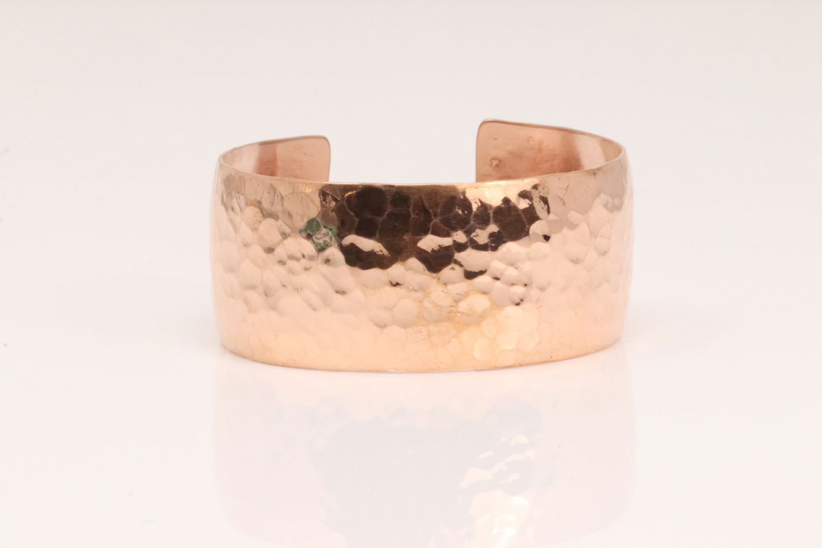 Native America Navajo Copper Bracelet Cuff By Elaine Tahe.: This is a Native America Navajo Copper Bracelet Cuff By Elaine Tahe.