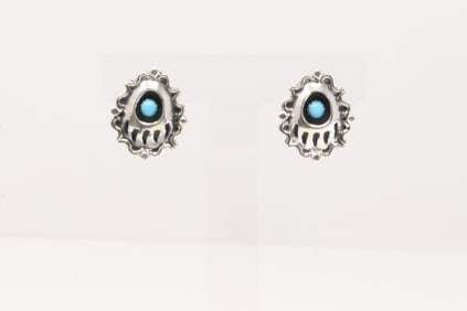 Native America Navajo Sterling Silver Bear Paw Turquoise Post Earring's By Annie Spencer.