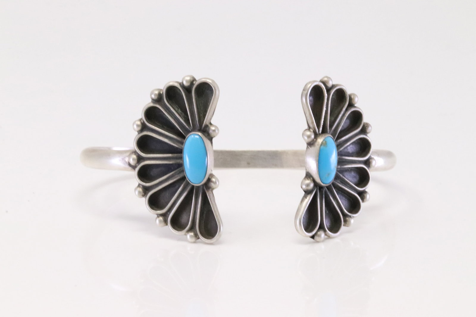 Native America Navajo Sterling Silver Turquoise Bracelet By Geraldine James.: This is a Native America Navajo Sterling Silver Turquoise Bracelet By Geraldine James.