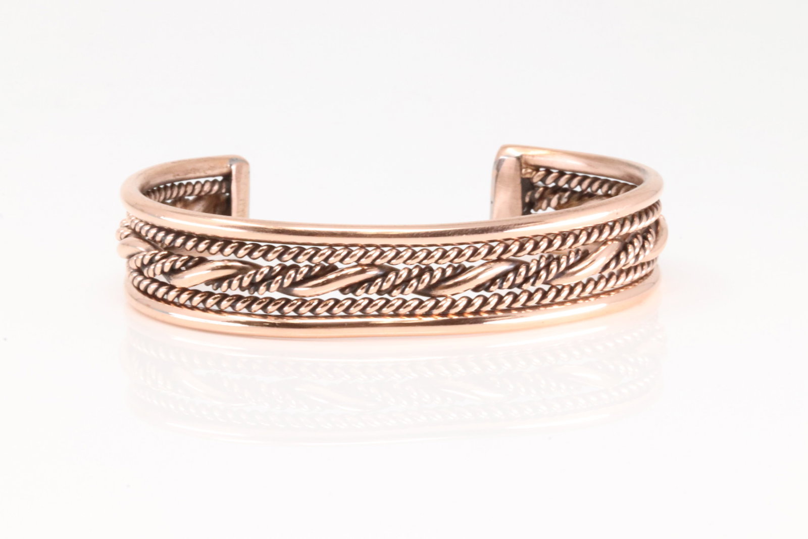 Native America Navajo Copper Bracelet Cuff By Elaine Tahe.: This is a Native America Navajo Copper Bracelet Cuff By Elaine Tahe.
