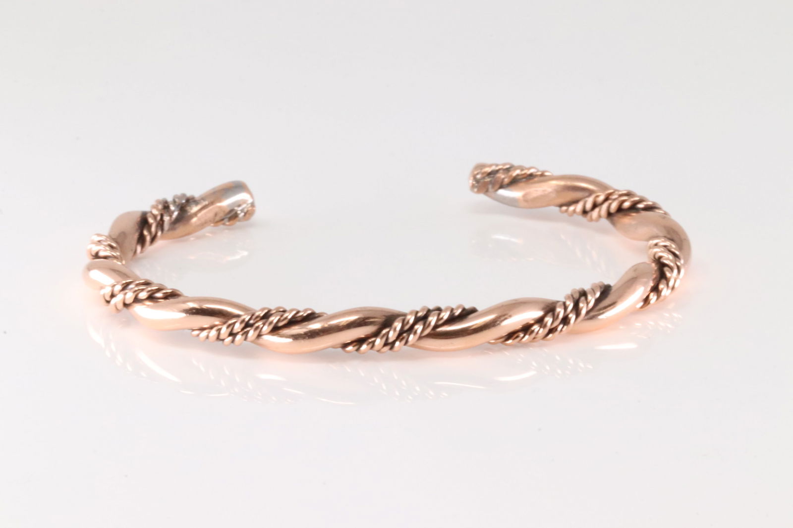 Native America Navajo Copper Bracelet Cuff By Elaine Tahe.: This is a Native America Navajo Copper Bracelet Cuff By Elaine Tahe.