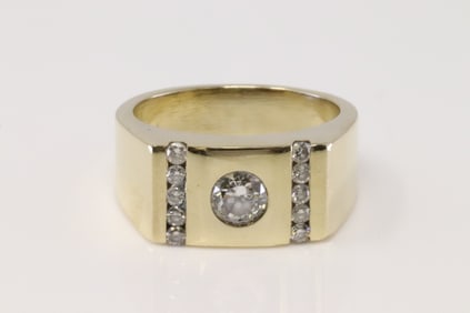 14Kt Yellow Gold Diamond Ring.