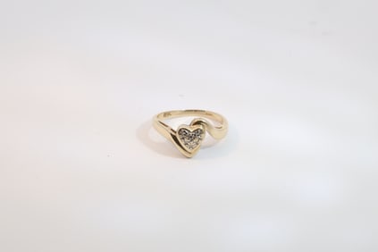 10Kt Yellow Gold Heart Shape Ring.