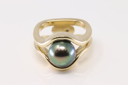 18Kt Yellow Gold Pearl Openwork Ring.