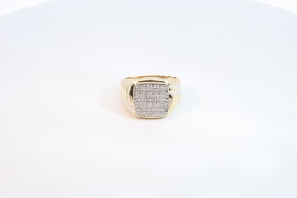 10Kt Yellow Gold Diamond Ring.
