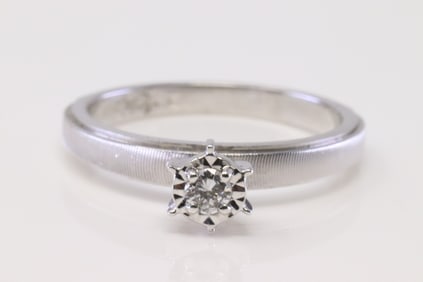 14Kt White Gold Diamond Ring.
