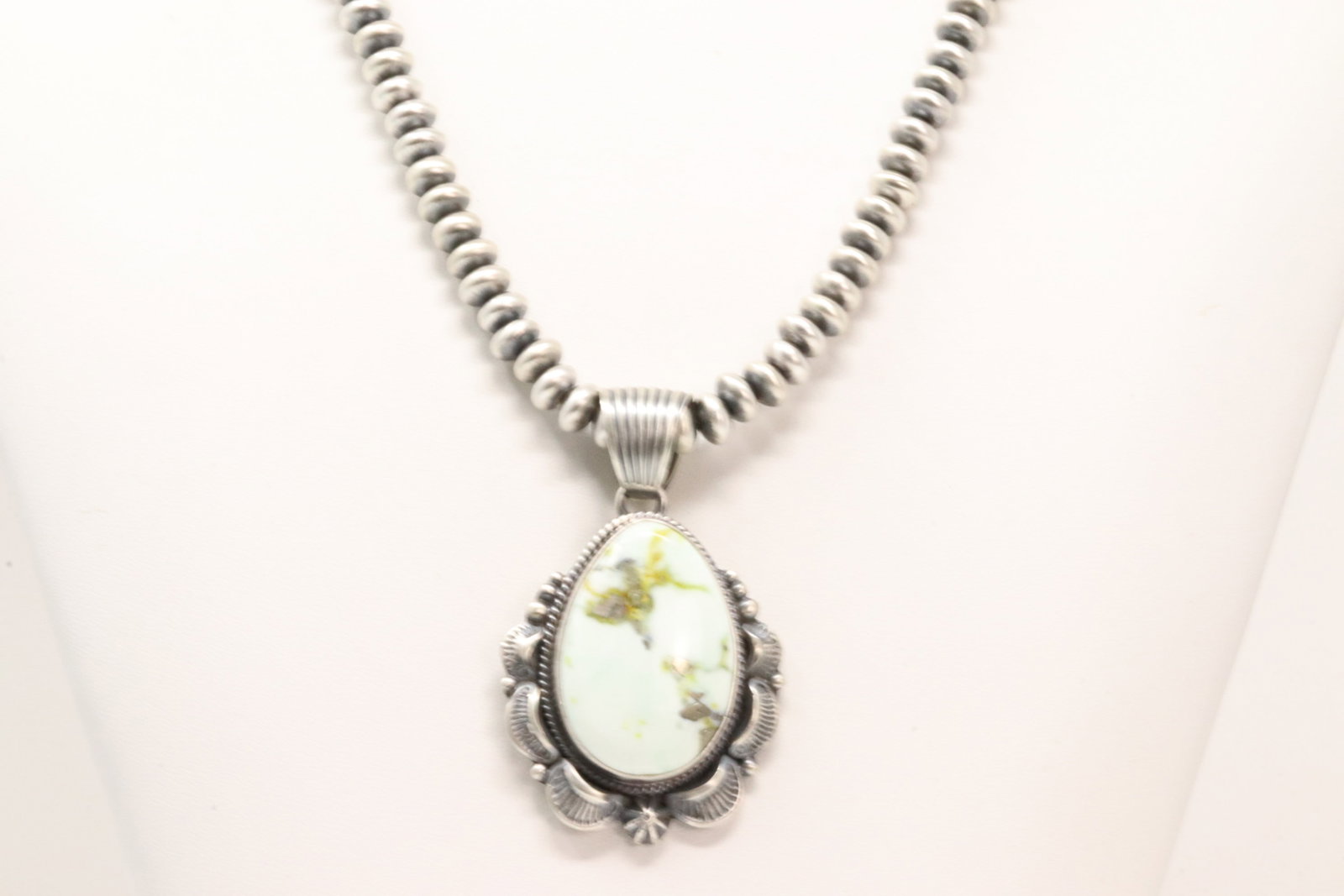 Native America Navajo Sterling Silver Palomino Necklace By R.H.B.: This is a Native America Navajo Sterling Silver Palomino Necklace By R.H.B. Necklace length: 20.00"
