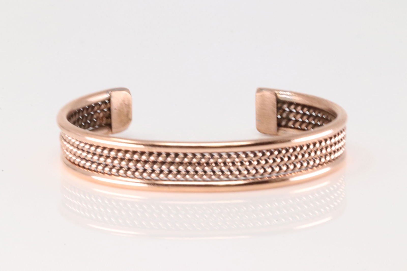 Native America Navajo Copper Bracelet Cuff By Elaine Tahe.: This is a Native America Navajo Copper Bracelet Cuff By Elaine Tahe.