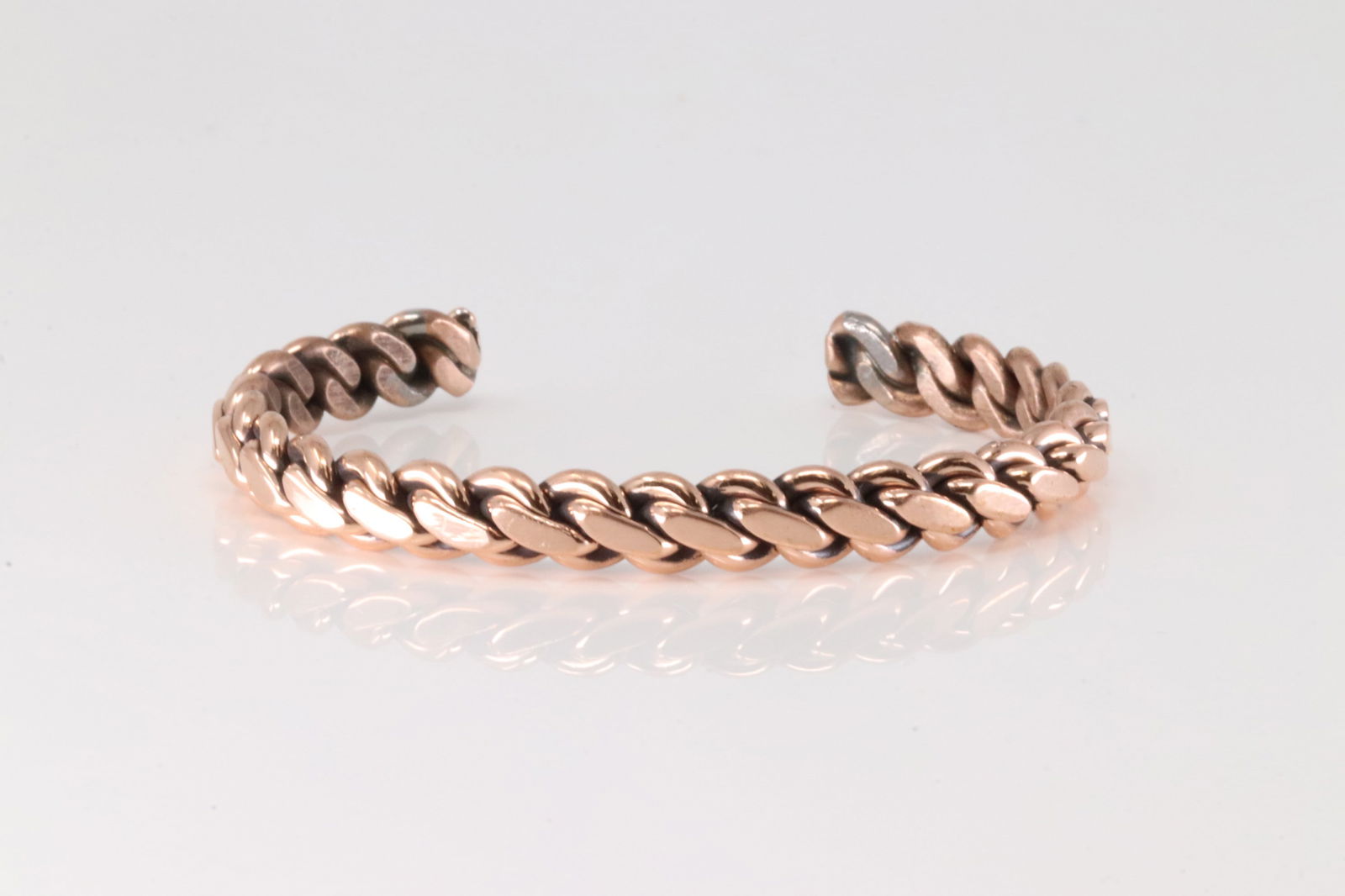 Native America Navajo Copper Bracelet By Elaine Tahe.: This is a Native America Navajo Copper Bracelet By Elaine Tahe.