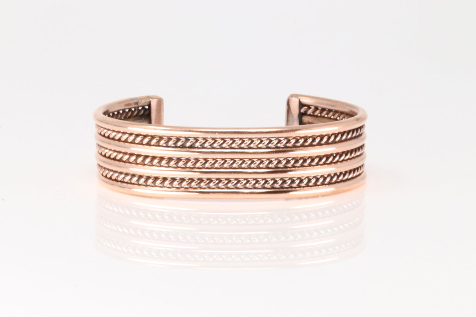 Native America Navajo Copper Bracelet Cuff By Elaine Tahe.: This is a Native America Navajo Copper Bracelet Cuff By Elaine Tahe.