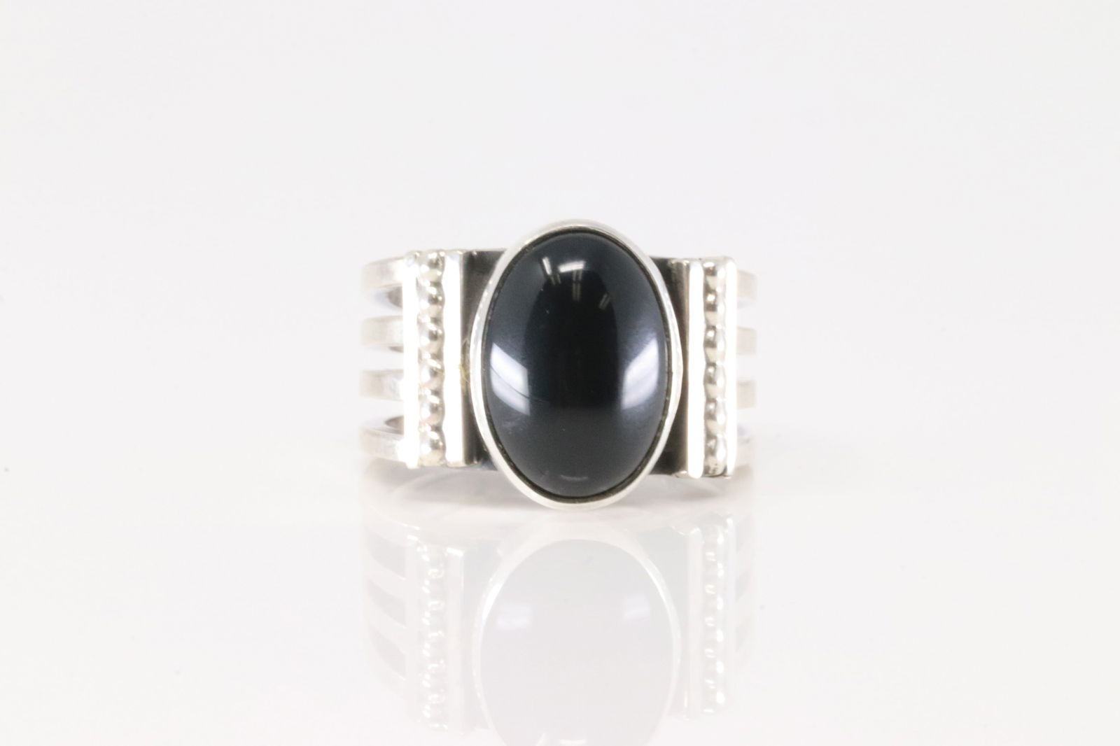 Native America Navajo Sterling Silver Black Onyx Ring By Thomas Yazzie. (1 of 4)