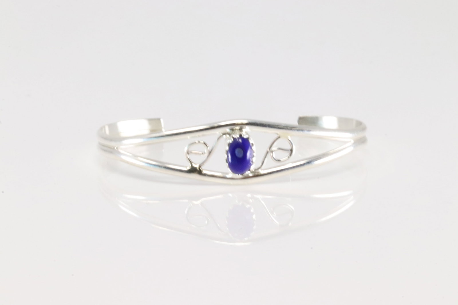 Native America Navajo Sterling Silver Lapis Stone Baby Bracelet.: This is a Native America Navajo Sterling Silver Lapis Stone Baby Bracelet.