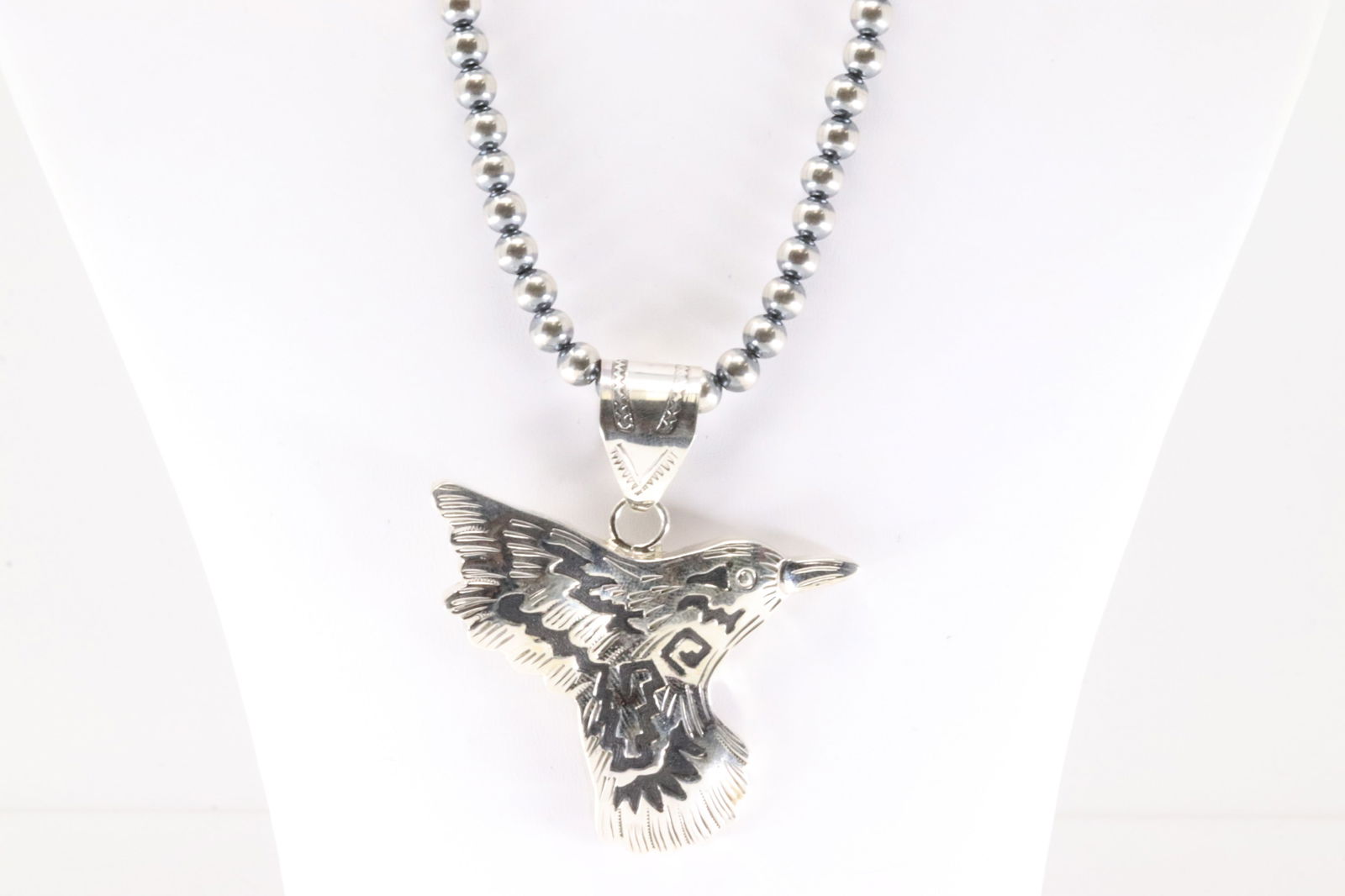 Native America Navajo Sterling Silver Hummingbird Pendant with Pearl Beaded Sterling Silver Machine: This is a Native America Navajo Sterling Silver Hummingbird Pendant with Pearl Beaded Sterling Silver Machine Made Necklace. Necklace length: 18.00"