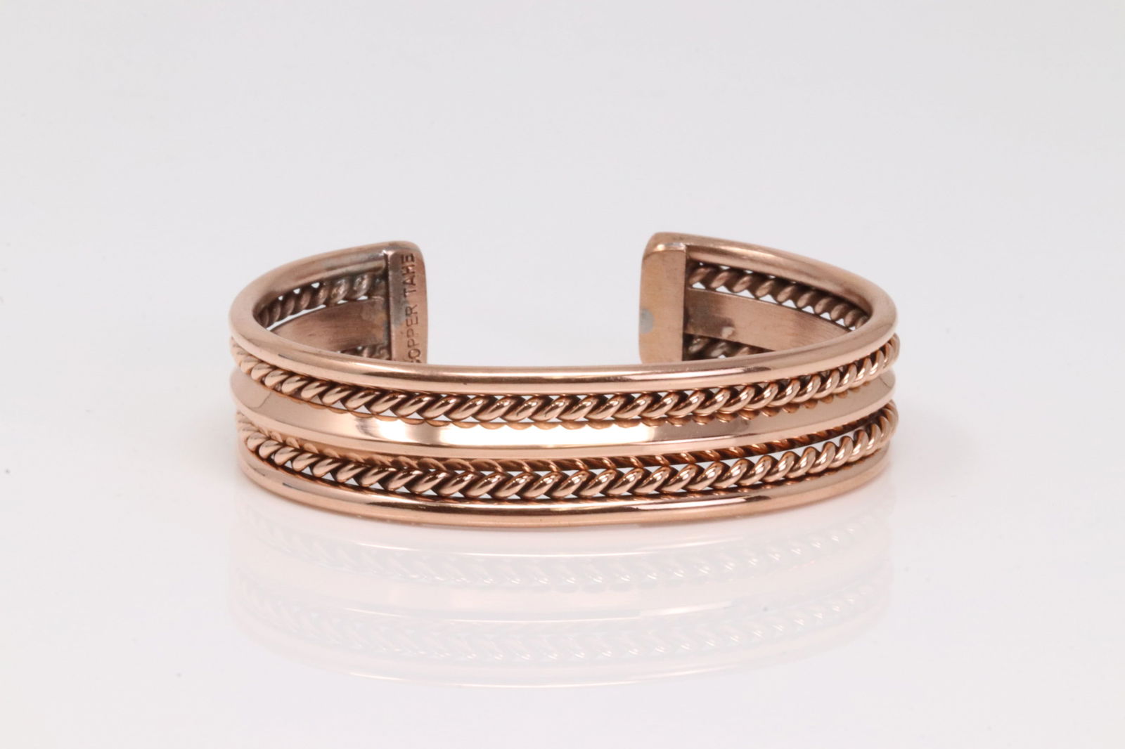 Native America Navajo Copper Bracelet Cuff By Elaine Tahe.: This is a Native America Navajo Copper Bracelet Cuff By Elaine Tahe.