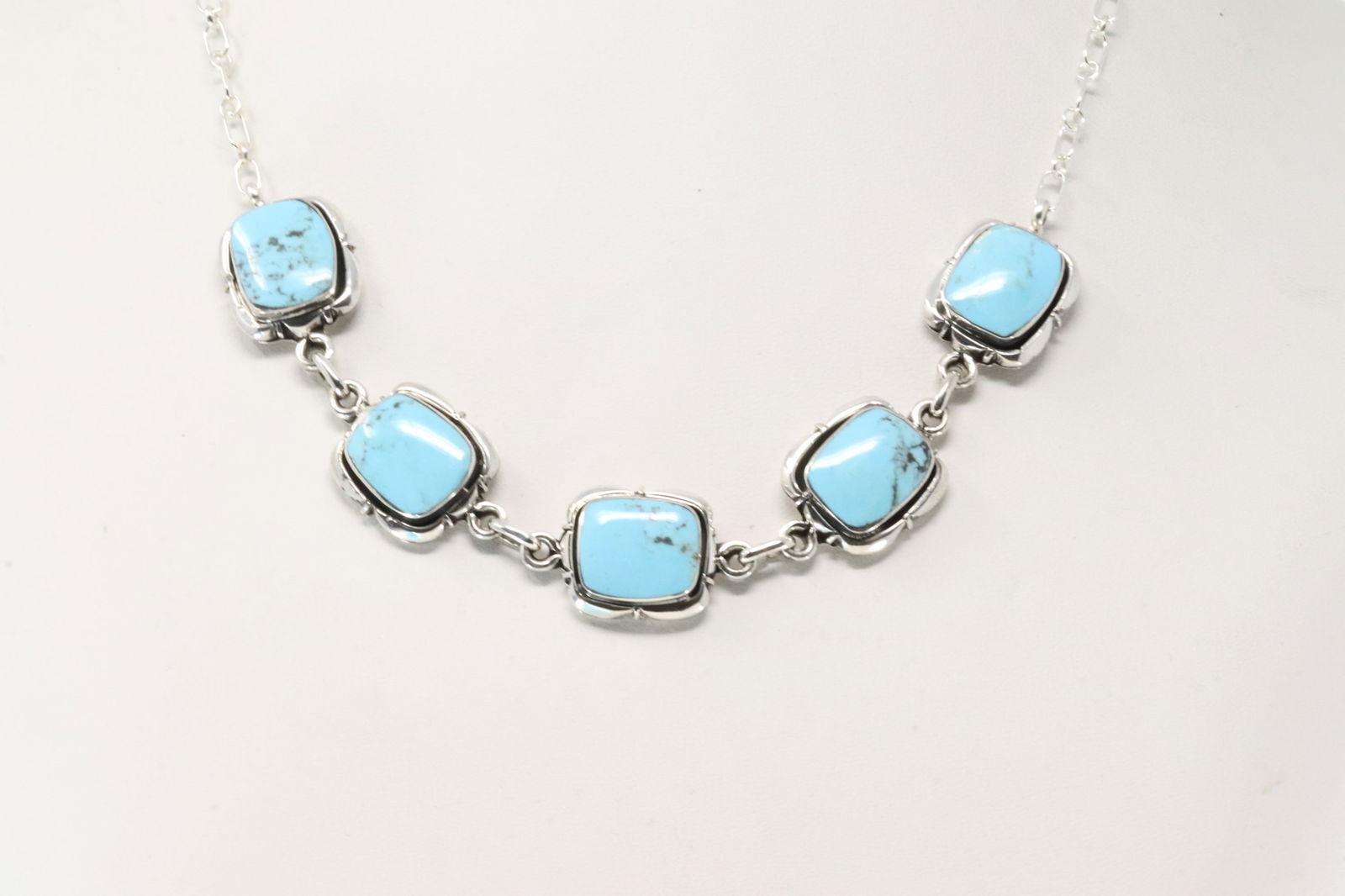 Native America Navajo Sterling Silver Turquoise Necklace By Mike Smith.: This is a Native America Navajo Sterling Silver Turquoise Necklace By Mike Smith. Necklace length: 18.00"