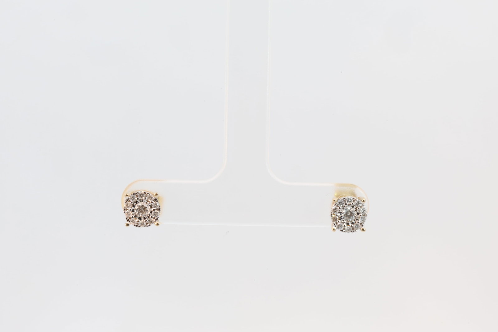 Diamond Stud Earring 14Kt.: 14Kt Yellow Gold Dimaond Stud Earring. Earring's has 22 round Brlliants Diamonds. Diamonds weight approx 0.50 ctw
