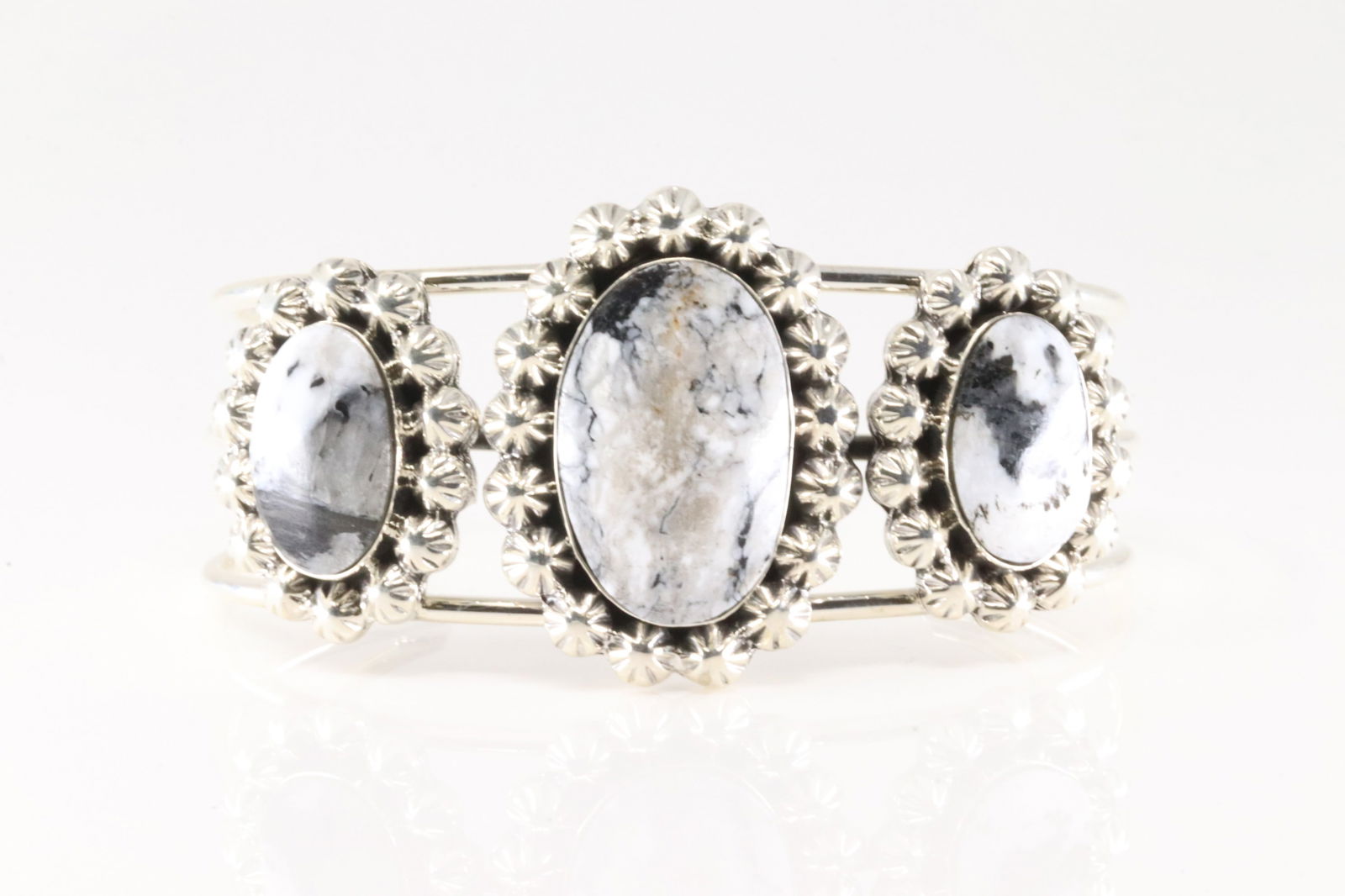 Native America Navajo Sterling Silver White Buffalo Bracelet Cuff By Mike Smith.: This is a Native America Navajo Sterling Silver White Buffalo Bracelet Cuff By Mike Smith. Total weight: 41.60 Grams.