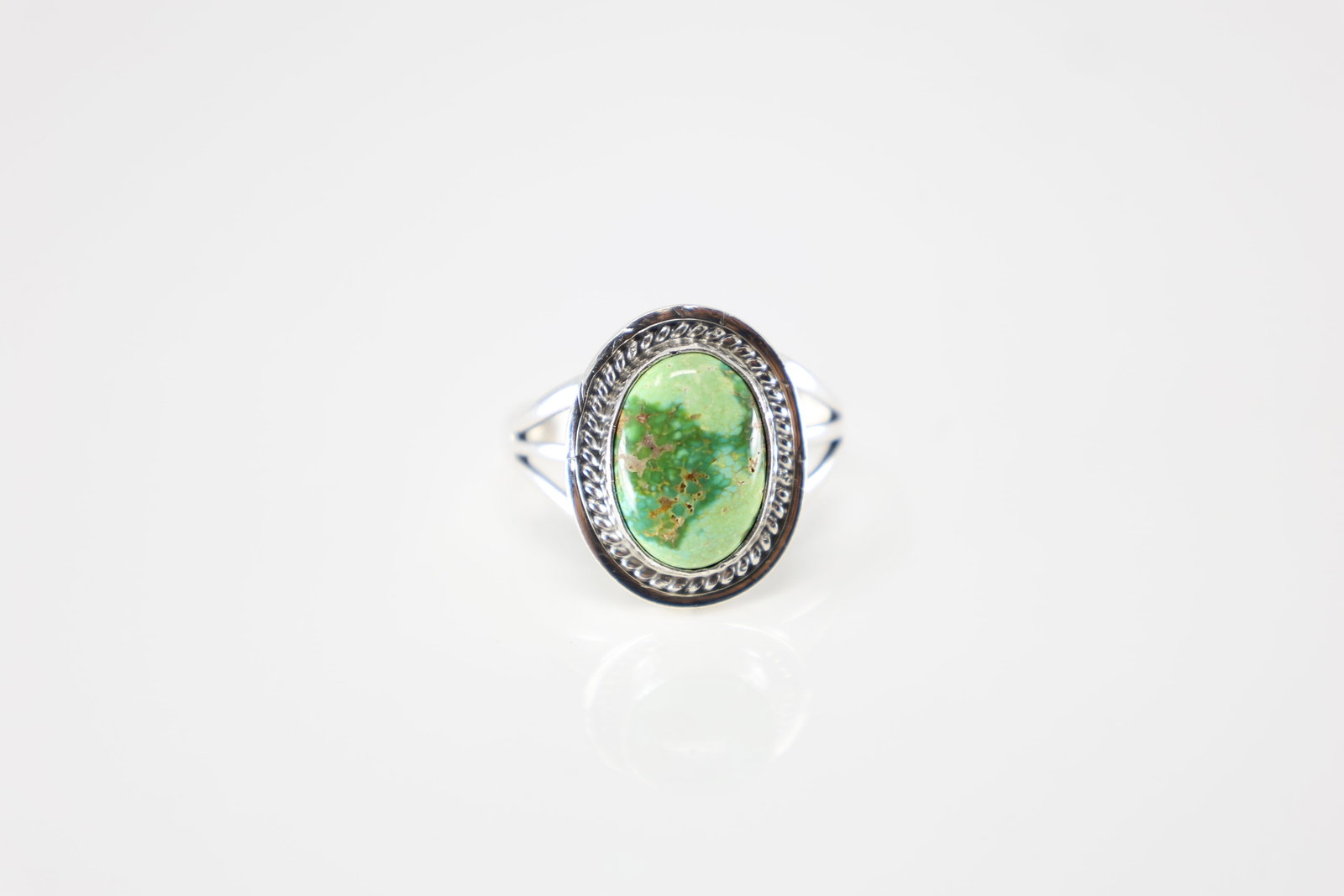 Native America Navajo Sterling Silver Turquoise Ring By Daniel Benally.: This is a Native America Navajo Sterling Silver Turquoise Ring By Daniel Benally. Ring size: 8.00.