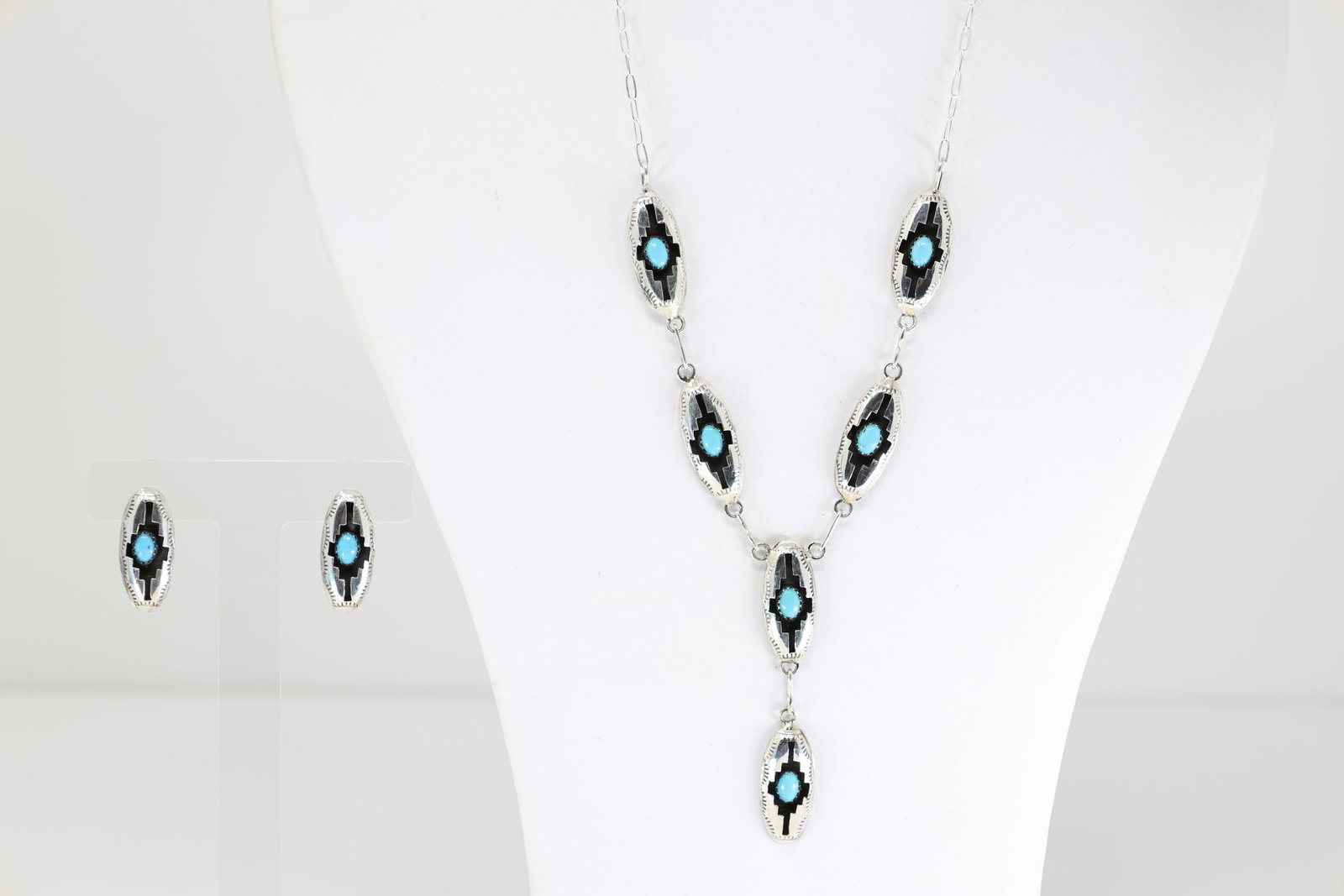 Native America Navajo Sterling Silver Turquoise Necklace & Earring's Set By Felix Perry.: This is a Native America Navajo Sterling Silver Turquoise Necklace & Earring's Set By Felix Perry. Necklace length: 20.00"