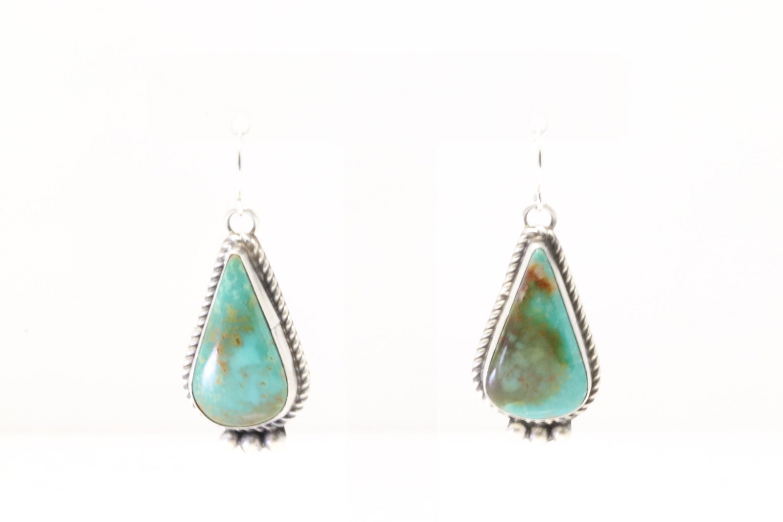 Native America Navajo Sterling Silver Kingman Turquoise Dangling Earring's By Judith Dixon.: This is a Native America Navajo Sterling Silver Kingman Turquoise Dangling Earring's By Judith Dixon.