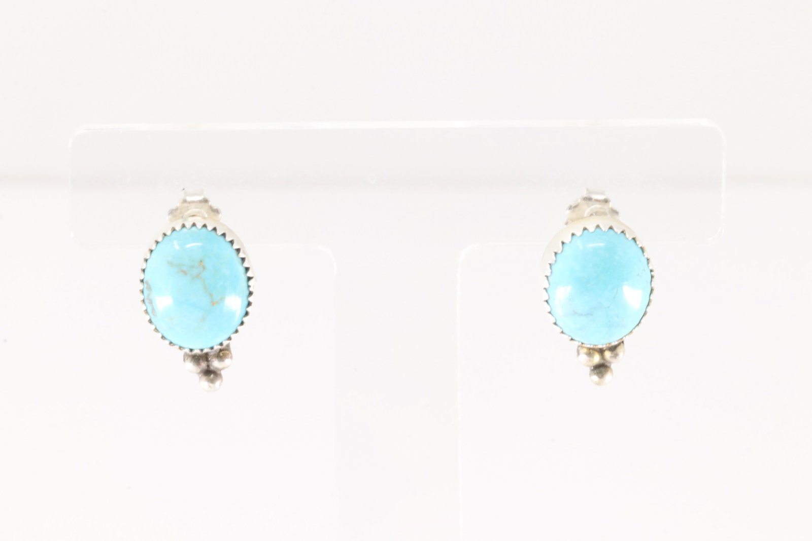 Native America Navajo Sterling Silver Kingman Turquoise Post By Theresa Smith.: This is a Native America Navajo Sterling Silver Kingman Turquoise Post By Theresa Smith.