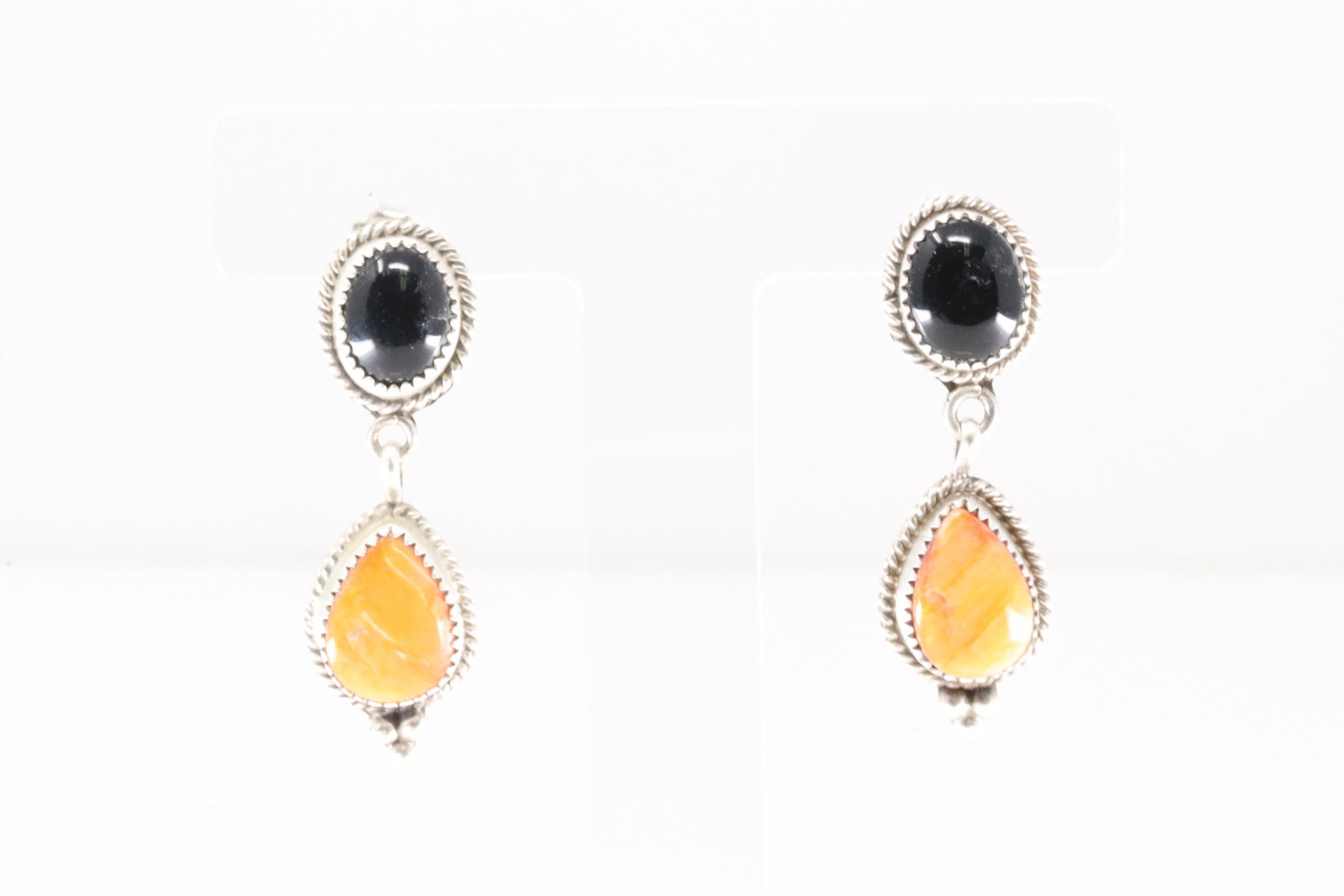 Native America Navajo Sterling Silver Black Onyx & Spiny Oyster Post / Dangling Earring's By Theresa: This is a Native America Navajo Sterling Silver Black Onyx & Spiny Oyster Post / Dangling Earring's By Theresa Smith.