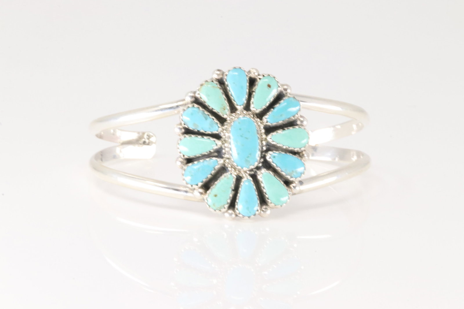 Native American Navajo Sterling Silver Kingman Turquoise Bracelet Cuff By Alicia Wilson.: This is a Native American Navajo Sterling Silver Kingman Turquoise Bracelet Cuff By Alicia Wilson.