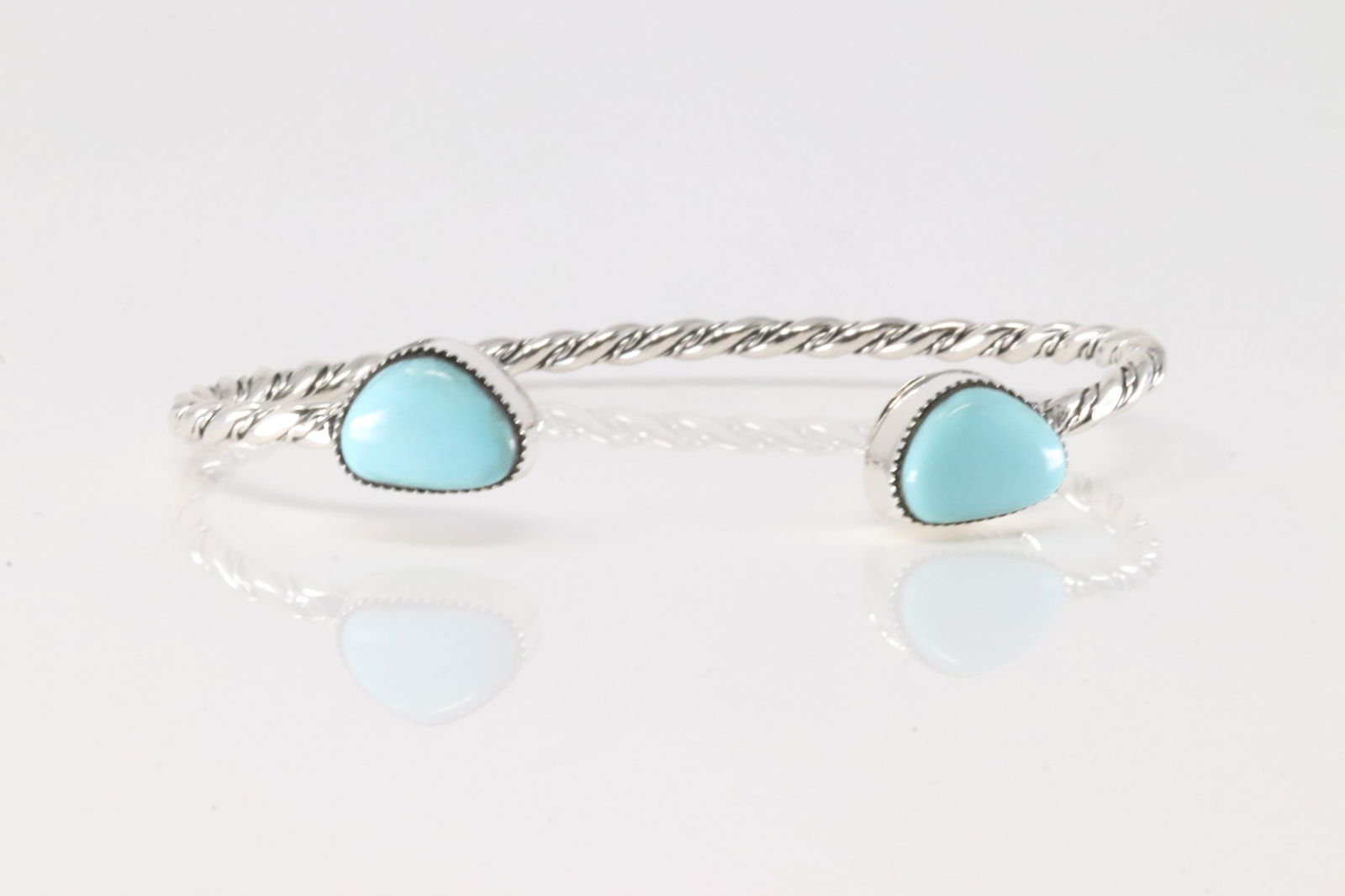 Native America Navajo Sterling Silver Turquoise Bracelet Cuff By Mike Smith.: This is a Native America Navajo Sterling Silver Turquoise Bracelet Cuff By Mike Smith.