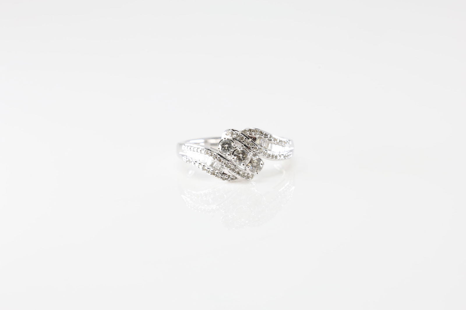Diamond Ring 10Kt. (1 of 4)