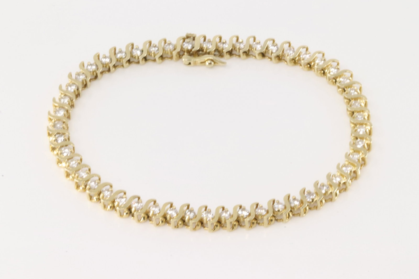 Diamond Tennis Bracelet 14Kt.: 14Kt Yellow Gold Diamond Tennis Bracelet. This elegant Tennis Bracelet S design with 49 sprakling round diamonds. Diamonds weight approx: 2.00cttw. Bracelet length: 8.00" Total weight: 9.50 Grams.