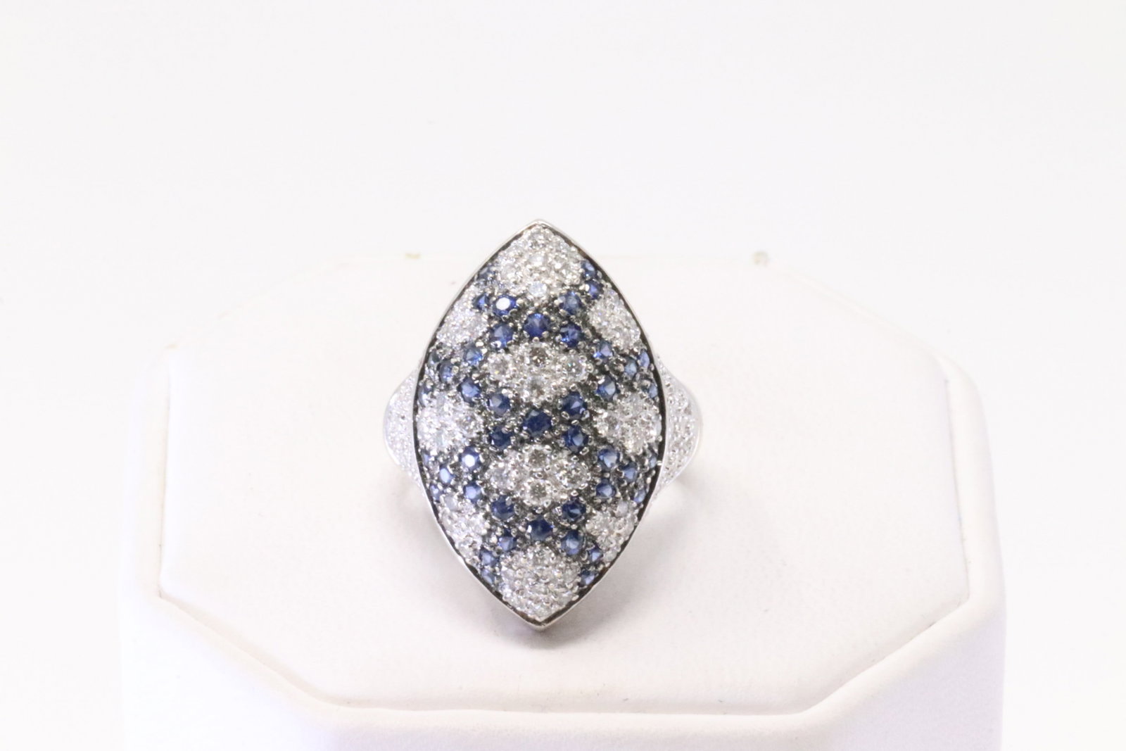 Sapphire & Diamond Ring 18Kt. (1 of 4)