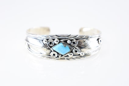 Native America Navajo Sterling Silver Turquoise Bracelet Cuff.