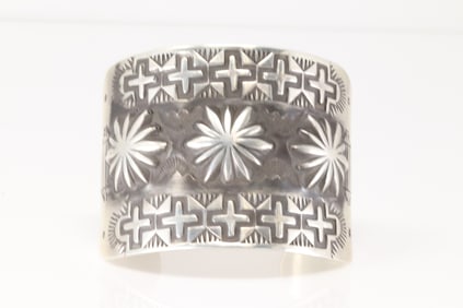 Native America Navajo Sterling Silver Solid Bracelet Design Cuff By Elvira Bill.