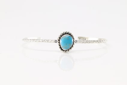 Native America Navajo Sterling Silver Turquoise Bracelet Cuff.