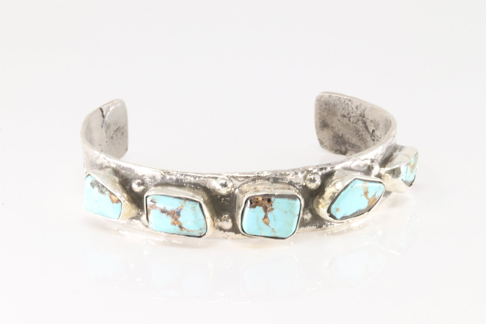 Native America Zuni Sterling Silver Kingman Turquoise Bracelet Cuff by Judith Candelaria.: This is a Native America Zuni Sterling Silver Kingman Turquoise Bracelet Cuff by Judith Candelaria.